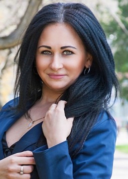 Julia from Kharkov, 36 years, with green eyes, black hair, Christian, admimistrator.