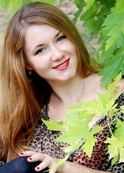 Anna from Zaporozhye, 29 years, with green eyes, blonde hair, Christian, manager.