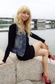 Inna from Nikolaev, 36 years, with green eyes, dark brown hair, Christian, an administrator in a beauty salon. #3