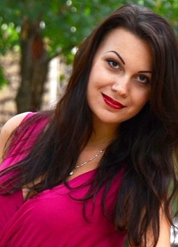 Elena from Kherson, 31 years, with brown eyes, dark brown hair, Christian, lawyer.