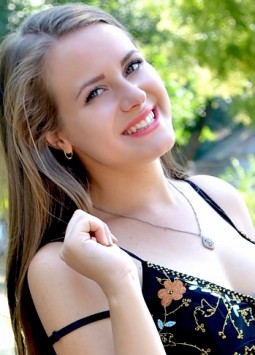 Alla from Nikolaev, 25 years, with blue eyes, light brown hair, Christian, student.