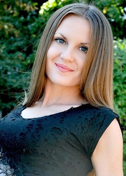 Julia from Lugansk, 37 years, with blue eyes, light brown hair, Christian.