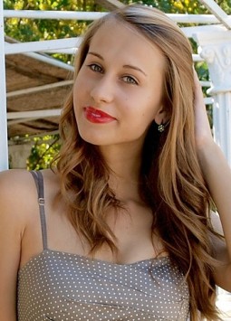 Victoria from Nicolaev, 26 years, with green eyes, light brown hair, Christian.