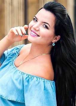 Irina from Kherson, 32 years, with blue eyes, black hair, Christian, Stylist.