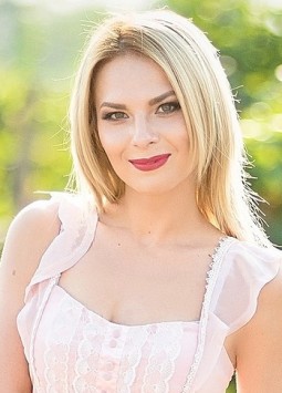 Alina from Nikolaev, 31 years, with green eyes, blonde hair, Christian, journalist.