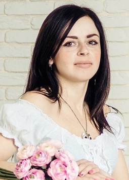 Oksana from Nikolaev, 34 years, with brown eyes, dark brown hair, Christian, hotel restaurant manager.