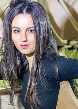 Katrina from Dnepropetrovsk, 30 years, with brown eyes, dark brown hair, journalist.