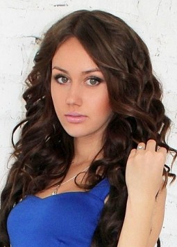 Daria from Zaporozhye, 28 years, with green eyes, dark brown hair, Christian.