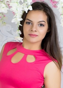 Galina from Kharkiv, 27 years, with brown eyes, light brown hair, Christian, Economist.