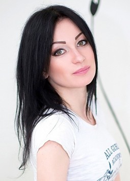 Oksana from Lugansk, 36 years, with green eyes, black hair, Christian, Landscaper.