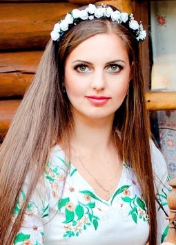 Anna from Cherkassy, 35 years, with green eyes, dark brown hair, Christian, Ecologist.