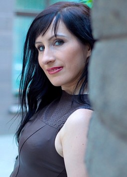Oksana from Kiev, 41 years, with green eyes, black hair, Christian, visagiste.