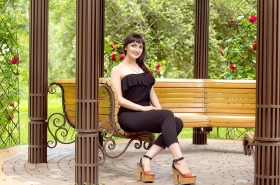 Anna from Kharkov, 28 years, with green eyes, dark brown hair, Christian, designer. #4