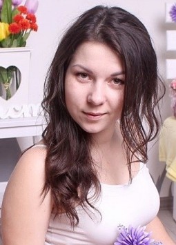 Yana from Nikolaev, 31 years, with green eyes, black hair, Christian, Lawyer.