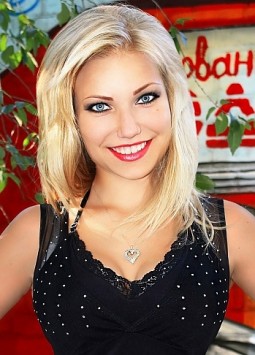 Ekaterina from Zaporozhye, 27 years, with grey eyes, blonde hair, Christian, nurse.