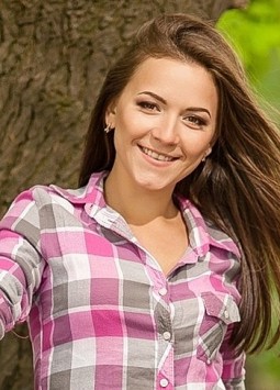 Aleksandra from Nikolaev, 28 years, with brown eyes, dark brown hair, Christian, student.
