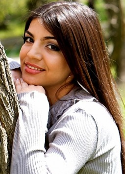 Leyla from Odessa, 27 years, with brown eyes, dark brown hair, Muslim, Nail stylist.