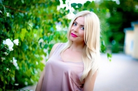 Viktoriya from Zhitomir, 43 years, with grey eyes, blonde hair, Catholic, Lawyer. #12