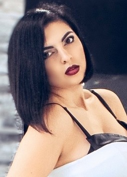 Narina from Kiev, 35 years, with brown eyes, black hair, Christian.