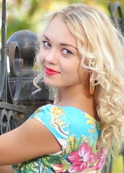 Elizoveta from Mykolaiv, 28 years, with blue eyes, blonde hair, Catholic, other.