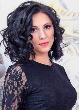 Alina from Mykolaiv, 33 years, with brown eyes, black hair, Christian, massagist.