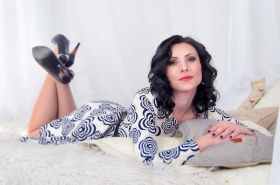 Alina from Mykolaiv, 34 years, with brown eyes, black hair, Christian, massagist. #16