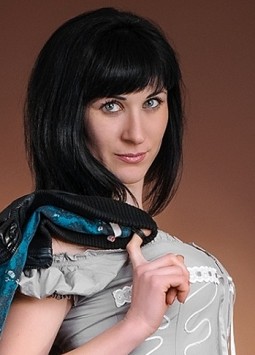 Elena from slavyansk, 35 years, with green eyes, black hair, Christian, laboratory technologist.