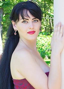 Elizaveta from ukrainian, 30 years, with green eyes, black hair, Christian, Administrator.