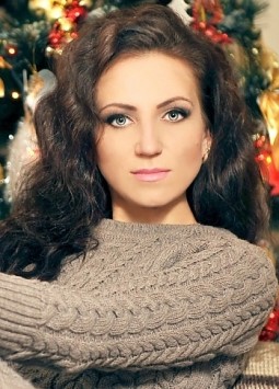 Lyudmila from Kiev, 38 years, with blue eyes, dark brown hair, Christian, economist.