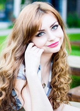 Elena from Taganrog, 33 years, with green eyes, light brown hair, Christian, stewardess.