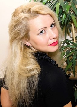 Irina from Chuguev, 38 years, with grey eyes, blonde hair, Christian, Teacher.