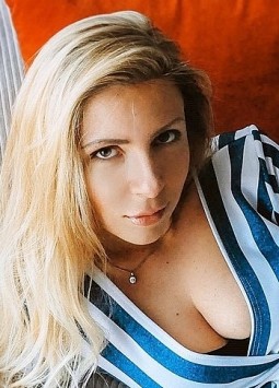 Anna from Kiev, 35 years, with brown eyes, blonde hair, other, lawyer.