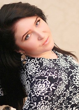 Ulyana from Uman, 35 years, with brown eyes, black hair, Christian, social worker.