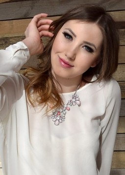 Elena from Kiev, 26 years, with green eyes, light brown hair, Christian, I am a student.