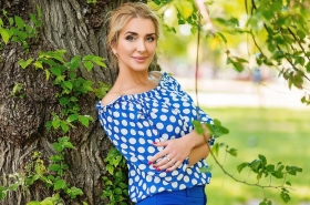 Anna from Kharkiv, 43 years, with green eyes, blonde hair, Christian, Doctor. #6