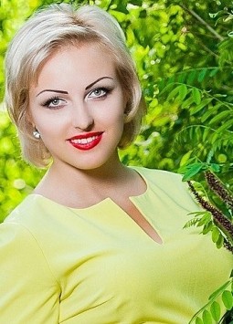 Daria from Kherson, 36 years, with green eyes, blonde hair, Christian, beautician.