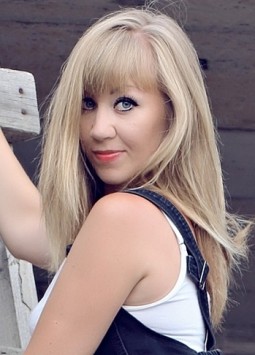 Julia from Kherson, 36 years, with blue eyes, blonde hair, Christian, teacher.