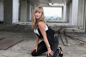 Julia from Kherson, 36 years, with blue eyes, blonde hair, Christian, teacher. #6