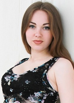 Yana from Kharkiv, 32 years, with brown eyes, light brown hair, Christian, lawyer.