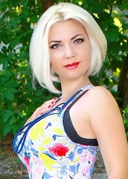 Julia from Nikolaev, 44 years, with green eyes, blonde hair, Christian, restaurateur.