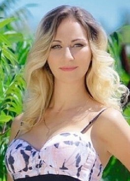 Elena from Sumy, 37 years, with green eyes, blonde hair, Christian, unemployed.