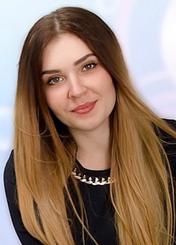 Julia from Pisochyn, 29 years, with green eyes, dark brown hair, Christian, Sales manager.