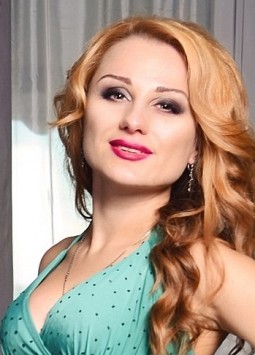 Victoria from Kherson, 34 years, with green eyes, light brown hair, Christian, Manager.