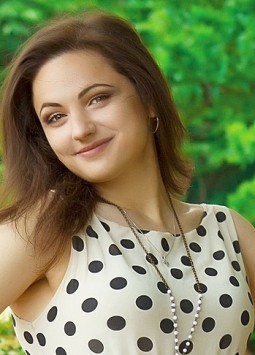 Inna from Odessa, 32 years, with brown eyes, dark brown hair, Christian, doctor.