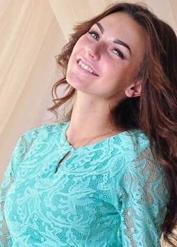 Anna from Kiev, 28 years, with grey eyes, dark brown hair, Christian, Hairdresser.