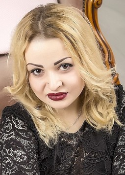 Liliya from Kiev, 29 years, with brown eyes, blonde hair, Christian, Sales Manager.