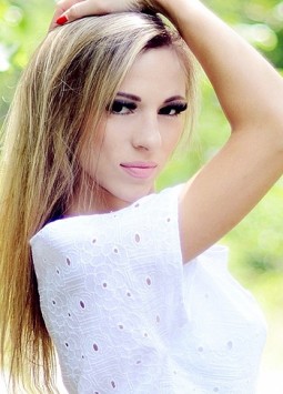Yana from Nikolaev, 35 years, with grey eyes, blonde hair, Christian, Administrator.