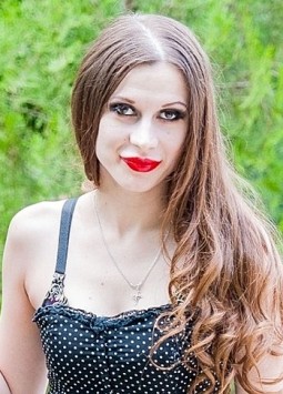 Julia from Kherson, 37 years, with hazel eyes, light brown hair, Christian, call center operator.
