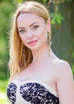 Julia from Dnepropetrovsk, 46 years, with green eyes, blonde hair, Christian, accountant.