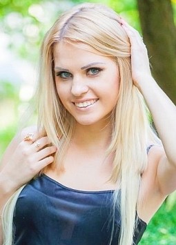 Kseniya from Odessa, 31 years, with green eyes, blonde hair, Christian, chemical engineer.
